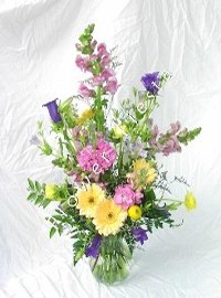 Pastel mixed spring flowers small